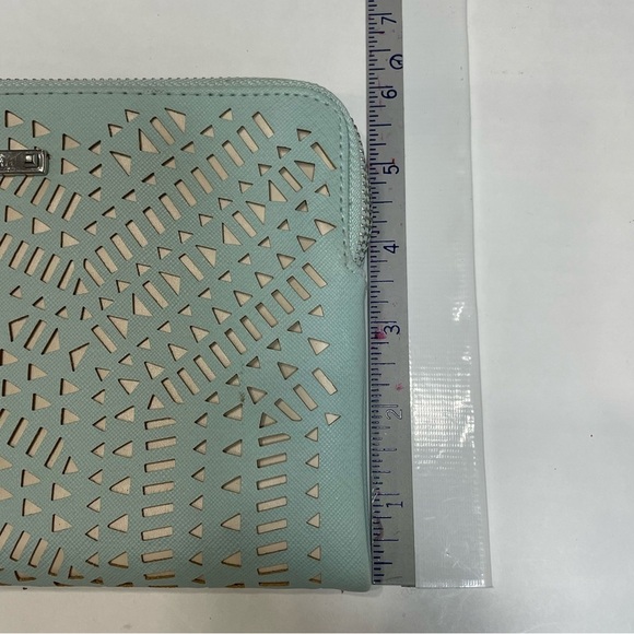 Stella & Dot eyelet clutch bag. - Picture 8 of 9